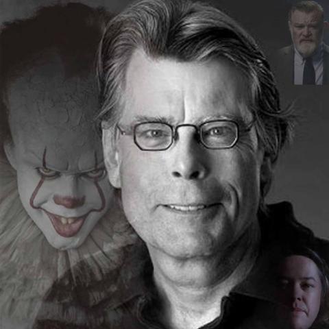 Stephen King e ao fundo a imagem de um palhaço